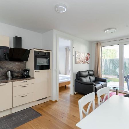 Modern Apartment With Tiny Garden Near City Center Wina Bagian luar foto