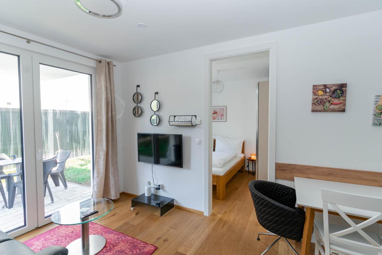 Modern Apartment With Tiny Garden Near City Center Wina Bagian luar foto