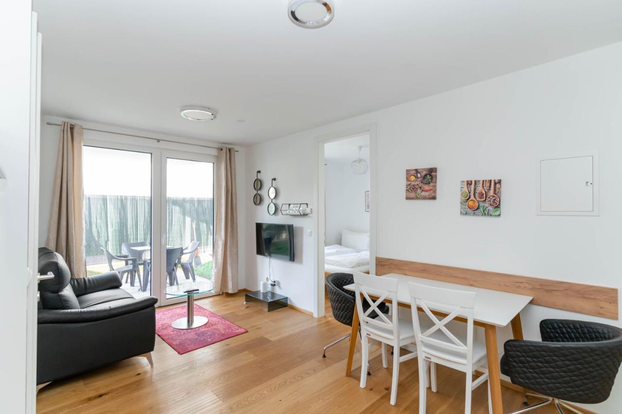 Modern Apartment With Tiny Garden Near City Center Wina Bagian luar foto