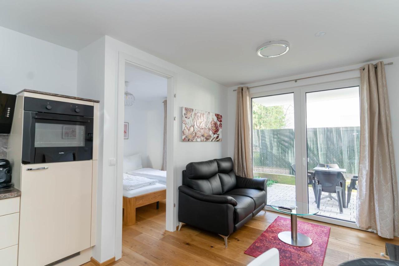 Modern Apartment With Tiny Garden Near City Center Wina Bagian luar foto