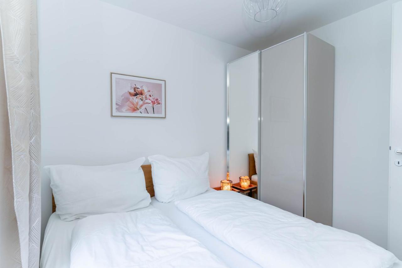 Modern Apartment With Tiny Garden Near City Center Wina Bagian luar foto