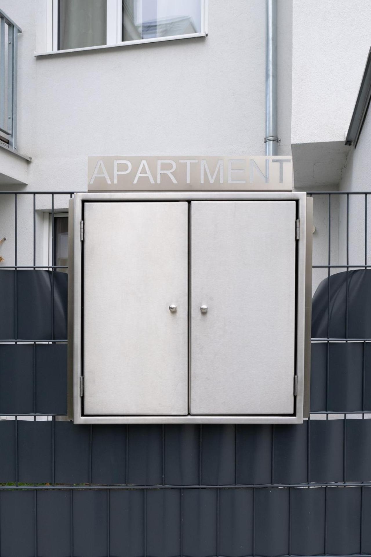 Modern Apartment With Tiny Garden Near City Center Wina Bagian luar foto