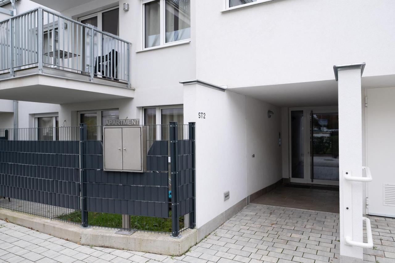 Modern Apartment With Tiny Garden Near City Center Wina Bagian luar foto